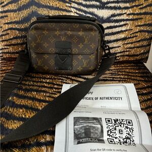 Louis Vuitton S lock Messenger Bag